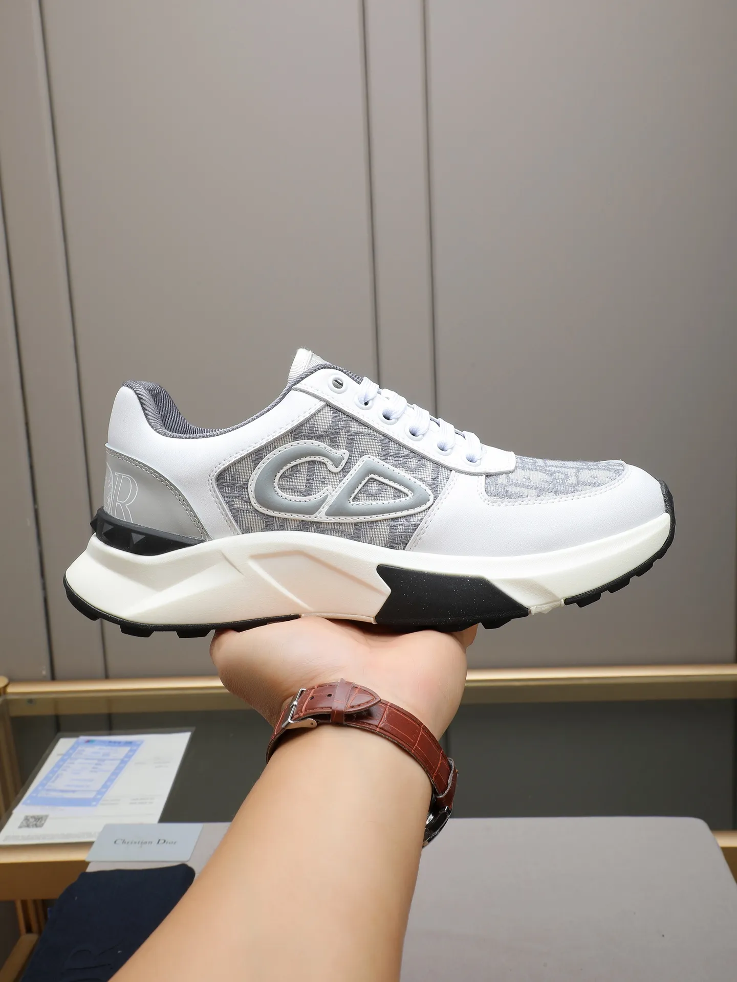 🆕🆕🆕Men's Shoes💰P440 Dior's avant-garde and versatile fashionable men's shoes are privately modeled, calfskin stitched with Dior's special waterproof fabric, fashionable, simple, stylish, eye-catching and classy. It will subvert old ideas and be a must-have for fashionistas who want to spend time with you! Must keep it for yourself! High and comfortable but low, high-end quality workmanship. Code number: 38-44 (45 customized) 4 colors for your choice [kiss][kiss][kiss]